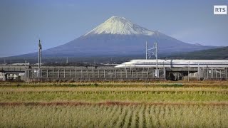 Voyage en train à travers le Japon [upl. by Woodring254]