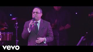 Gilberto Santa Rosa  Sin Voluntad En Vivo [upl. by Miculek]