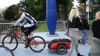 Les vélos de voyage avec remorque Bicycles made for travelling with a trailer [upl. by Notyalc741]